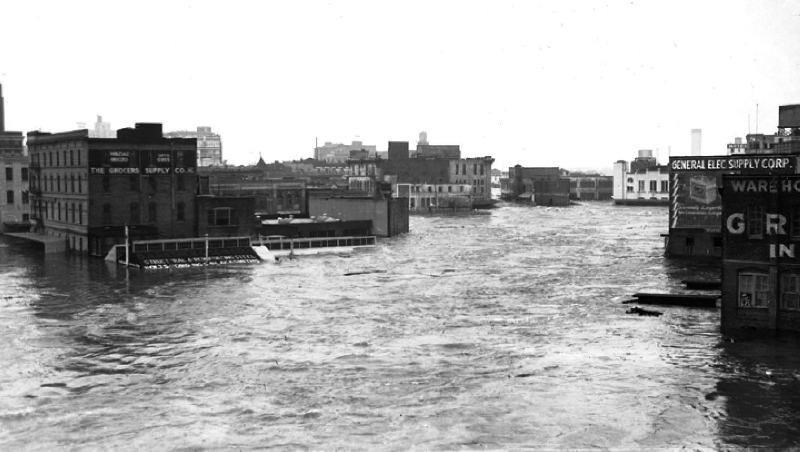 Flood waters swamp Houston, Texas in December 1935.
(Harris County Flood Control District)