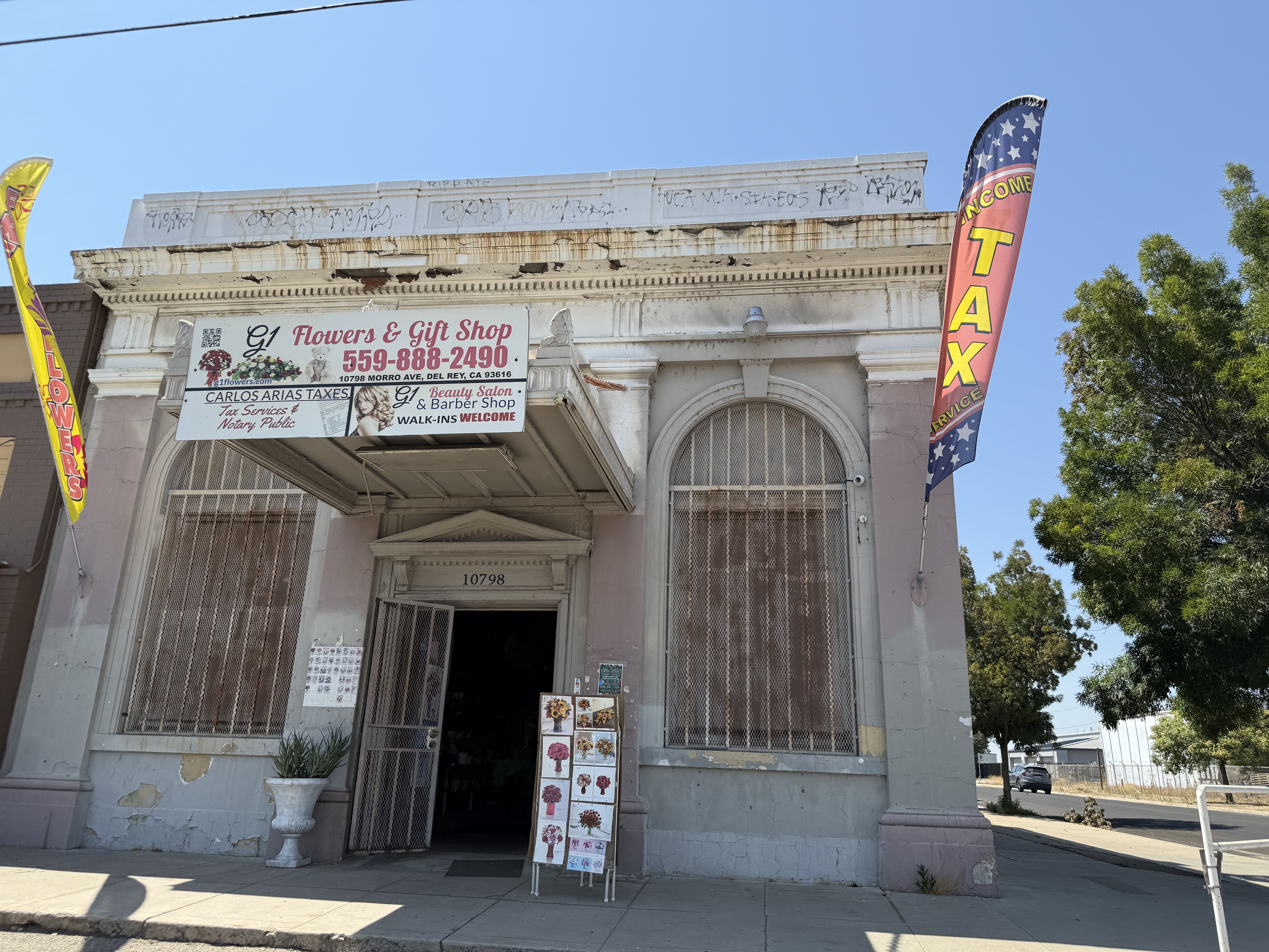 The flower shop in Del Rey. Photo by author.