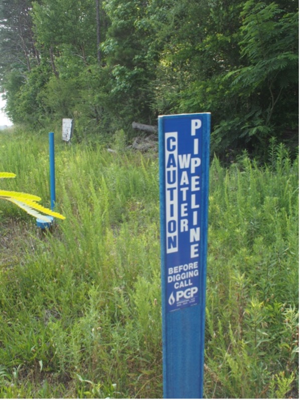 A marker for a PGP water pipeline in the Black Warrior Basin. Photo by Oliver Riskin-Kutz