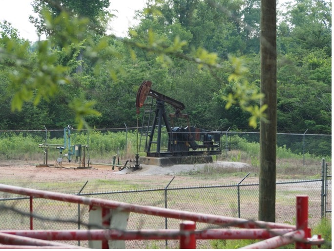 A PGP coalbed methane drill operates at a site in the Black Warrior Basin. Photo by Oliver Riskin-Kutz.