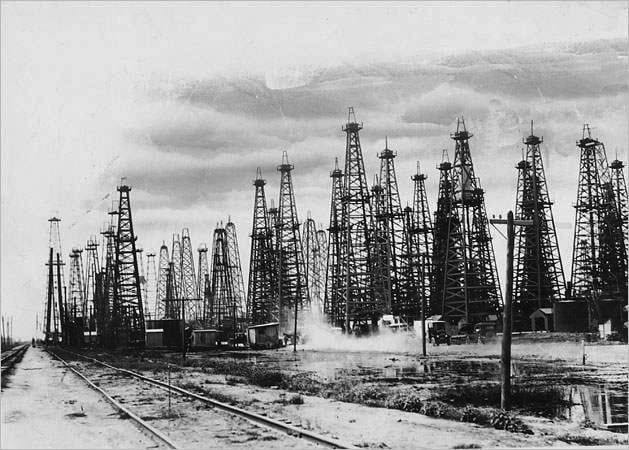 Humble oil field. Near Houston, Texas. https://timknightseattle.wordpress.com/2019/11/28/lillian-janda-mckay-first-lady-of-humble/ Humble oil field. Near Houston, Texas. https://timknightseattle.wordpress.com/2019/11/28/lillian-janda-mckay-first-lady-of-humble/