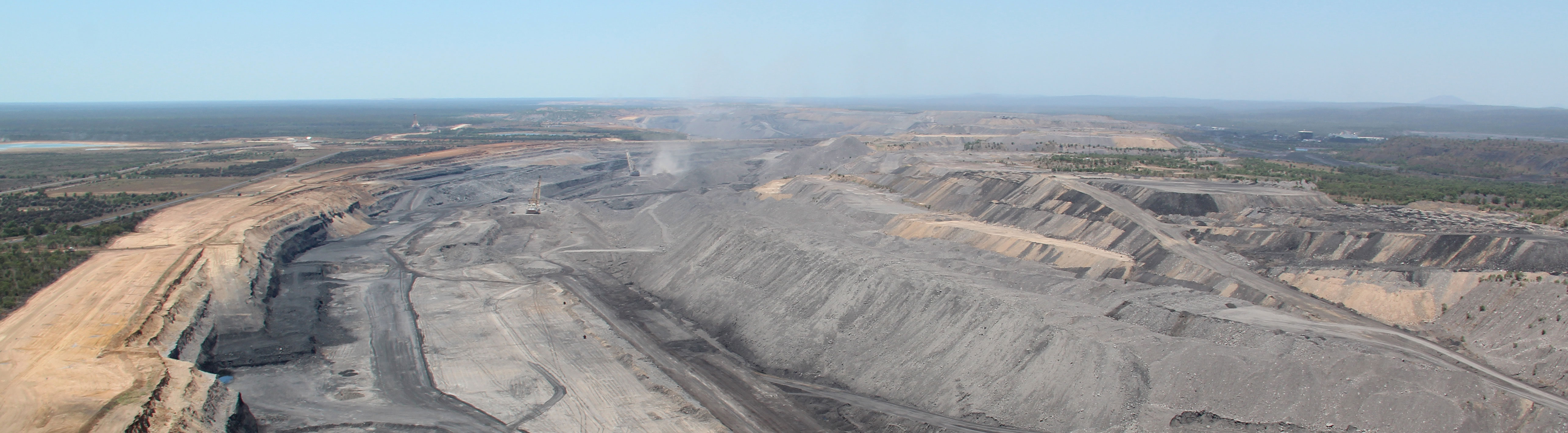 Saraji coal mine, Dysart, Queensland, 2012. (Wikimedia Commons)