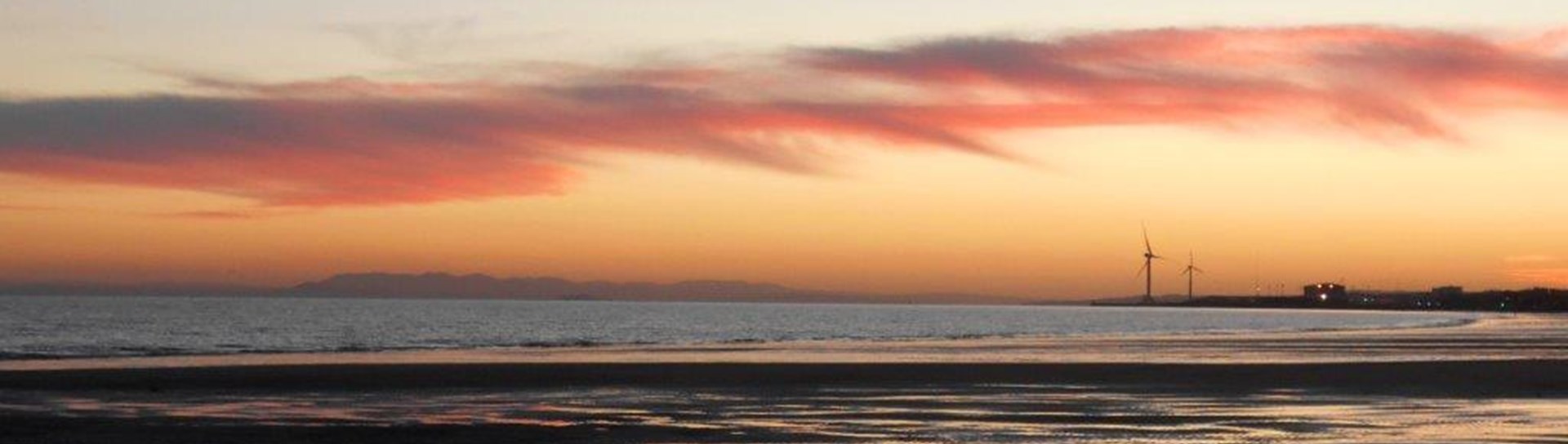 Leven Beach at sunset.https://www.keepscotlandbeautiful.org/community-and-place/scotlands-beach-awards/beach-map/leven-east/