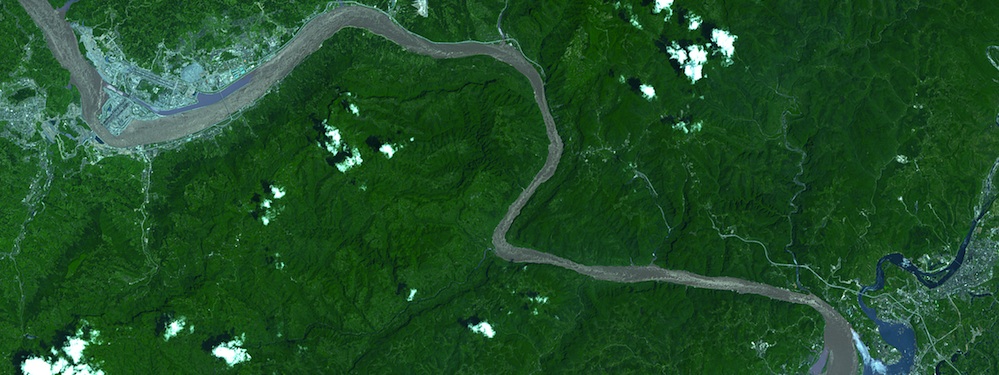 Three Gorges Dam on the Yangtze River in central China. This images shows the dam in partial completion in July 2000.  NASA image created by Jesse Allen, Earth Observatory, using ASTER data made available by NASA/GSFC/MITI/ERSDAC/JAROS, and U.S./Japan ASTER Science Team.